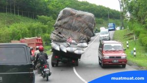 Mengapa Truk ODOL Berbahaya?