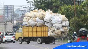 Dampak Negatif Truk ODOL