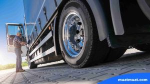 Tips Memilih Ban Truk yang Tepat